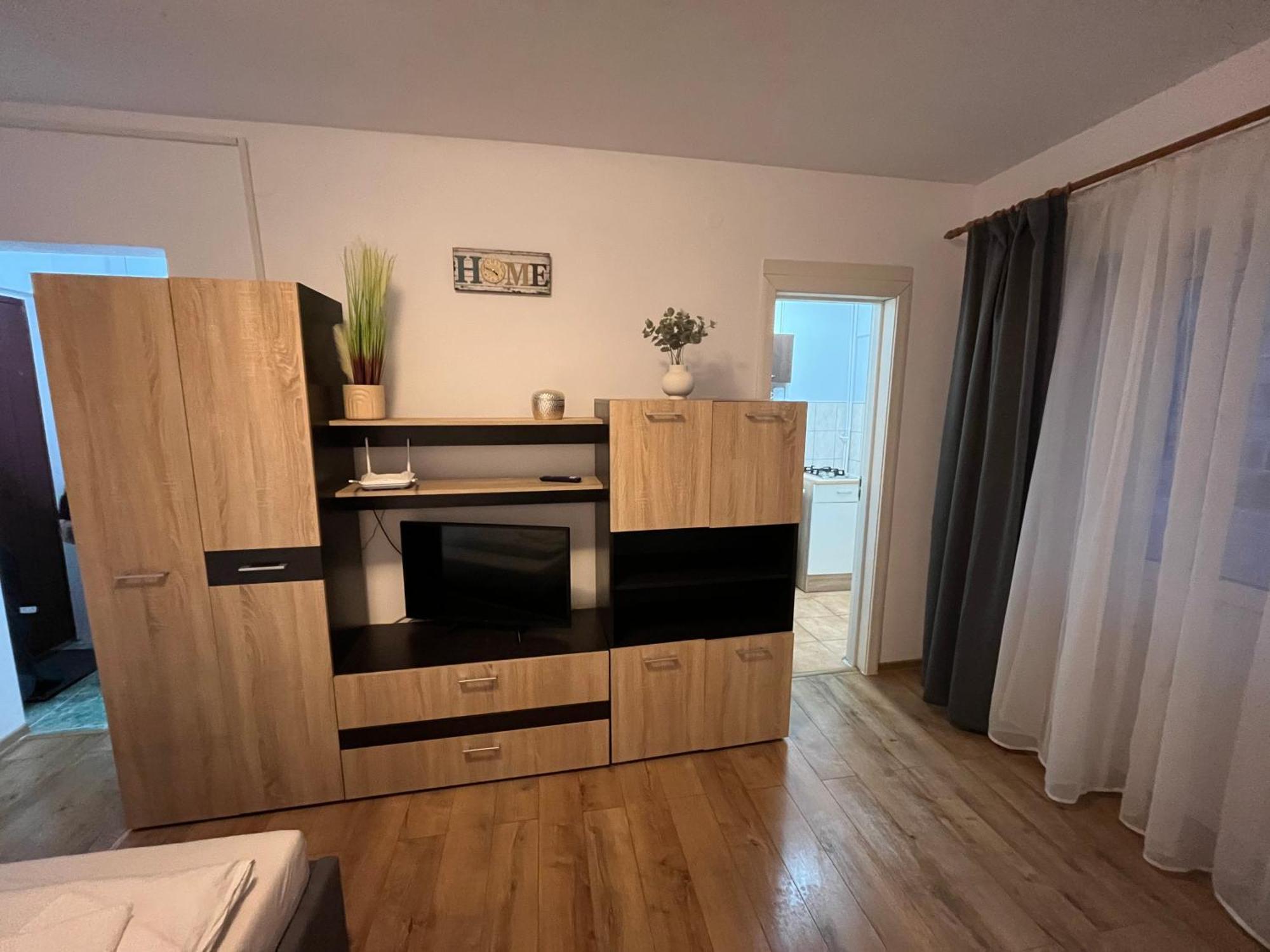 Focus Hun 2 Apartment Миеркуря Чук Екстериор снимка