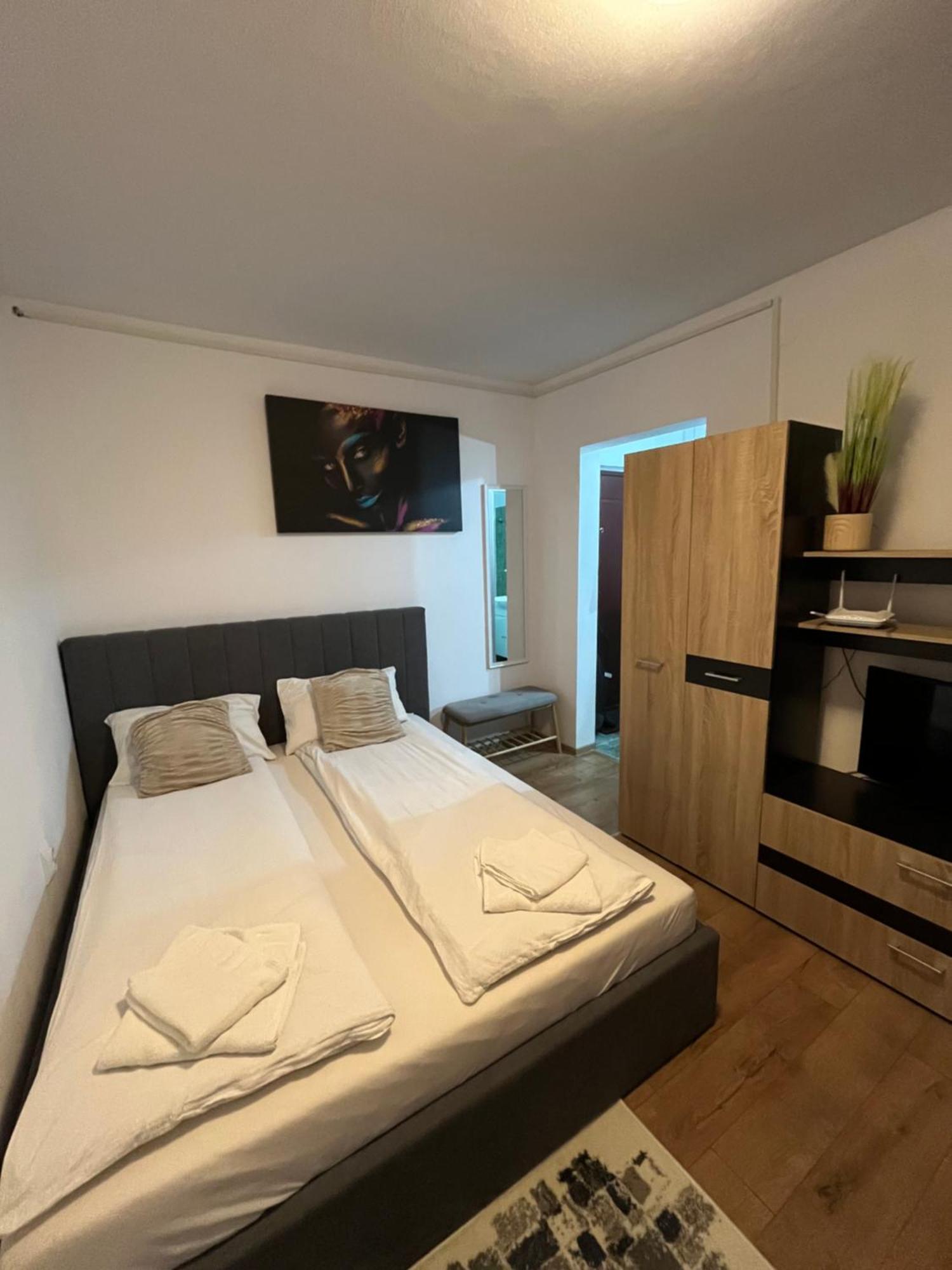 Focus Hun 2 Apartment Миеркуря Чук Екстериор снимка